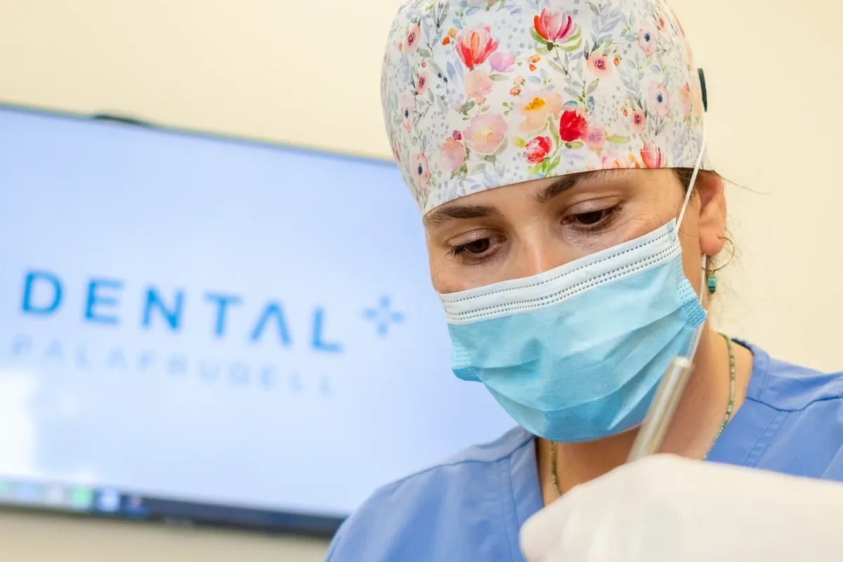 Radiografia d’un molar amb els conductes radiculars ja segellats